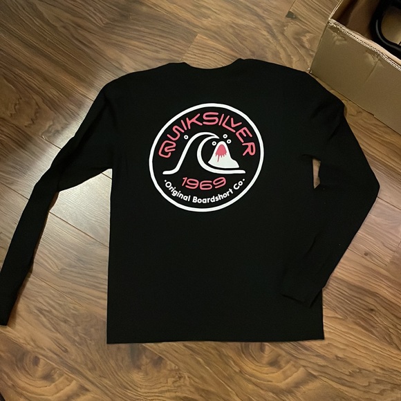 Quicksilver longsleeve tee size small - Picture 3 of 3